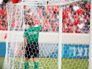 המשחק נפתח באיחור בעקבות קרע ברשת (אלן שיבר)