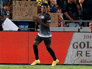 הפועל חיפה, מנגד, חיפשה אוויר (צילום: אלן שיבר)