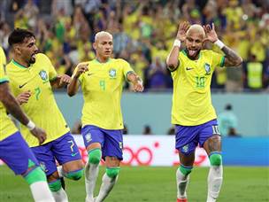 גם ניימאר כבש מהנקודה (getty)