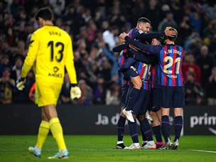 בדרך לתצוגת תכלית של בארסה בקאמפ נואו (GETTY)