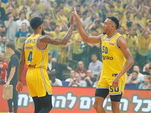המשחק הראשון עבר בהצלחה. קולסון ולורנזו (אלן שיבר)