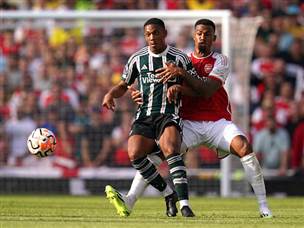 המשחק המשיך על הדשא עם שליטה של המארחים (GETTY)