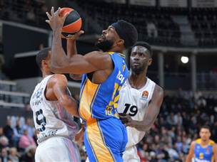 ניבו נאבק בצבע (GETTY)