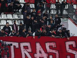 הקהל המקומי ישוב לביתו מאוכזב (מאור אלקסלסי)