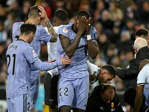 תגובת השחקנים אחרי הפציעה של דיאקבי (Getty)