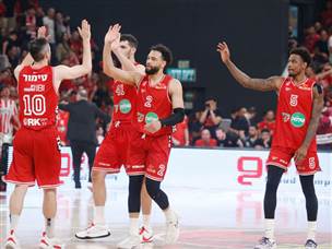 האדומים שברו שיא מועדון בשלשות (אלן שיבר)