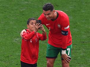 גם הילד נהנה (GETTY)