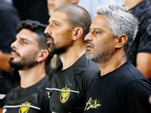 בסגל חסר, עם הראש בליגה - יצחקי עלה למשחק הדירוג (צילום: אלן שיבר)