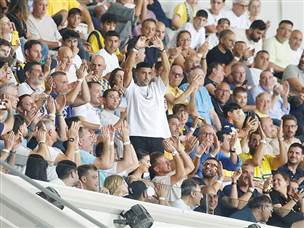 קיבל כבוד מהיציע הצהוב. ריקן (אלן שיבר)