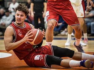 גם יעקב נראה טוב (עודד קרני)