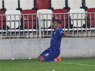 אבל ספגה ראשונה מזערורה (צילום: אודי ציטיאט)