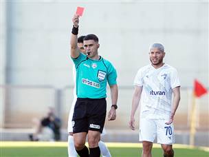 לוי עם האדום לבנגורה (אלן שיבר)