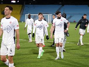 המשחק התעכב בחצי שעה (צילום: אלן שיבר)