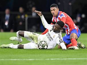 קרב על הרצפה כיאה למעמד (GETTY)