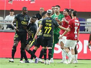 עוד פרק מפואר ביריבות הגדולה (צילום: אלן שיבר)