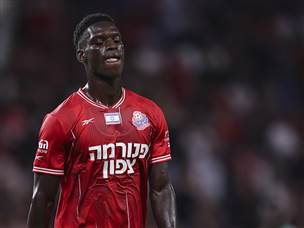 האדומים מחיפה יוצאים לדרבי אדום מול התל אביבים (צילום: מאור אלקסלסי)