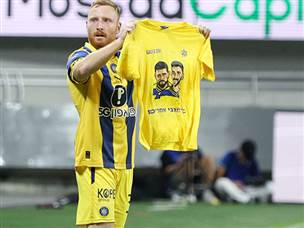 וגם עידו שחר זוכר מי חשוב (צילום: אלן שיבר)