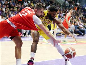 לא הרגיש נוכח בצבע. מרטין (אלן שיבר)