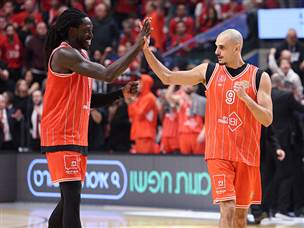 הפועל ת“א עם ניצחון בלתי נשכח (צילום: אלן שיבר)