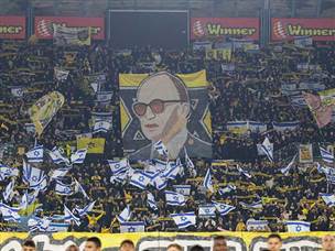 תחת אווירה סוערת (צילום: דני מרון)