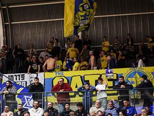 אוהדי האורחת ביציעים (מאור אלקסלסי)