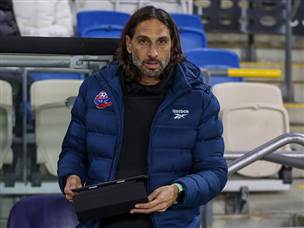 החליף את אראל המורחק ולא הצליח לעצור את הרצף. בדש (קובי אליהו)