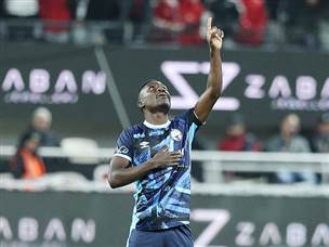 קנגווה השווה בפתיחת המחצית השנייה (אלן שיבר)