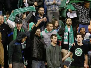 האוהדים הירוקים איבדו סבלנות (צילום: אלן שיבר)