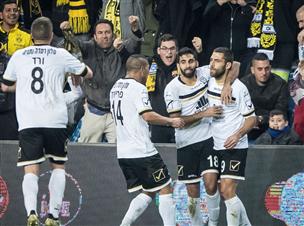 שכטר והחברים חוגגים. בזבזו הזדמנויות במחצית השנייה (צילום: ספי מגריזו)