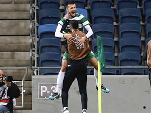 החלוץ האוסטרלי חגג שער שביעי העונה בליגה (צילום: אלן שיבר)