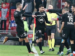 ארשיד השתיק את טרנר דקה למחצית (דני מרון)