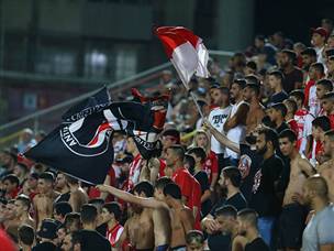 והקהל האדום הגיע במספרים מרשימים (צילום: לירון מולדובן)