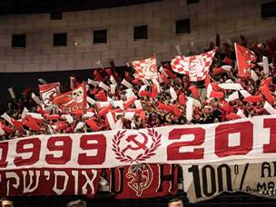 גם הקהל נתן הופעה בהיכל הטוטו (עודד קרני)