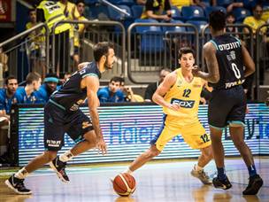 דבנפורט ובן שימול. עשו חיים קשים במחצית הראשונה (עודד קרני)