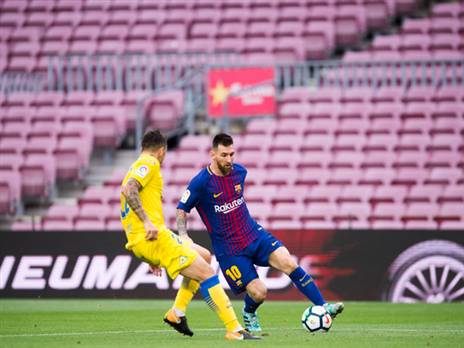 מסי נגד לאס פלמאס ב-2017/18. ישחק שוב באצטדיון ריק? (Getty)