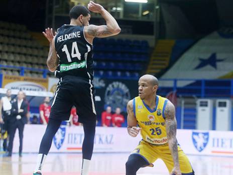 מחצית ראשונה אדירה לפלדין (FIBA)