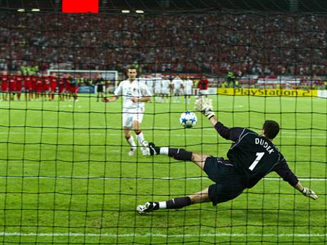 דודק מול הפנדל המכריע (Getty)