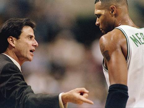 ראה דבר או שניים בכדורסל. פיטינו כמאמן בוסטון (GETTY)