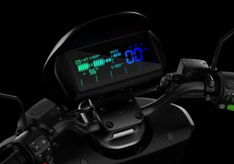 לוח מחוונים דיגיטלי מלא. קריא גם מול קרני השמש היוקדת