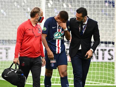 אמבפה נפגע ואולי הסתכן בהמשך העונה (getty)