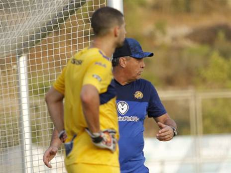 אובארוב. חלק מהכוורת (האתר הרשמי של מכבי ת"א)