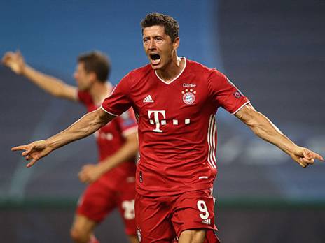 באיירן בועטת מעל 20 פעמים במשחק. לבנדובסקי (GETTY)