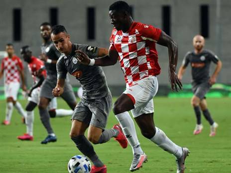 במועדון סומכים על אקולטסה (ברני ארדוב)