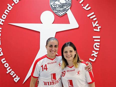 פנים חדשות בראשל"צ. כהן ובורונובסקי (צילום: הדר ואן קולא, איגוד הכדוריד)