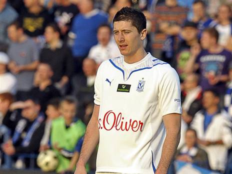 נעליים גדולות? לבנדובסקי במדי פוזנאן (getty)