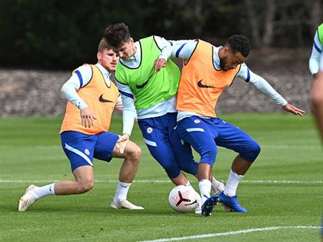 צ'לסי. על הנייר, ללקק את האצבעות (getty Images)