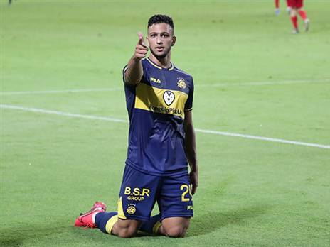 יחבור לאימונים עם שאר החברים. אלמוג (אלן שיבר)