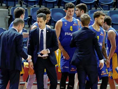 "רוצה להשאיר אחריי חמישה שחקנים". ספרופולוס אמש (צילום: אלן שיבר)