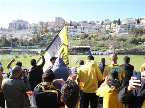 מפגן התמיכה של אוהדי בית"ר בעסקת הרכישה (אודי ציטיאט)