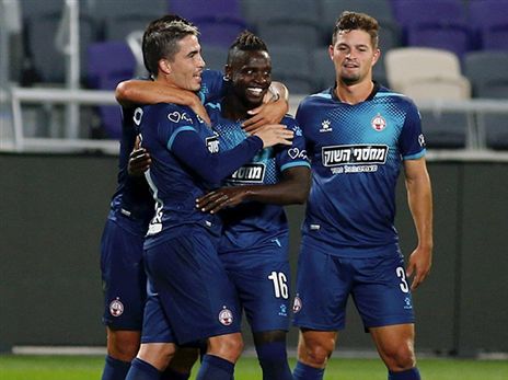 "רצינו להחזיר את הנקודות שאיבדנו". קלטינס והחברים (צילום: אלן שיבר)